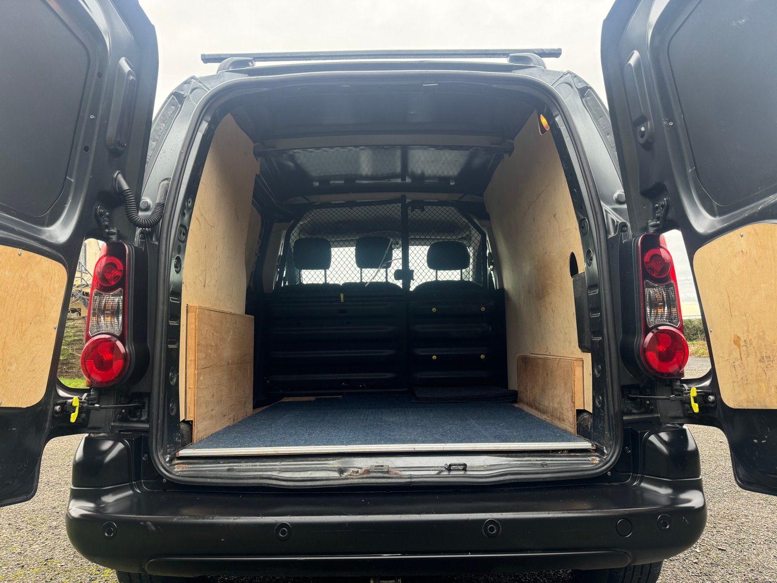 
								Peugeot Partner 1.6BlueHDi Professional 2017 full									