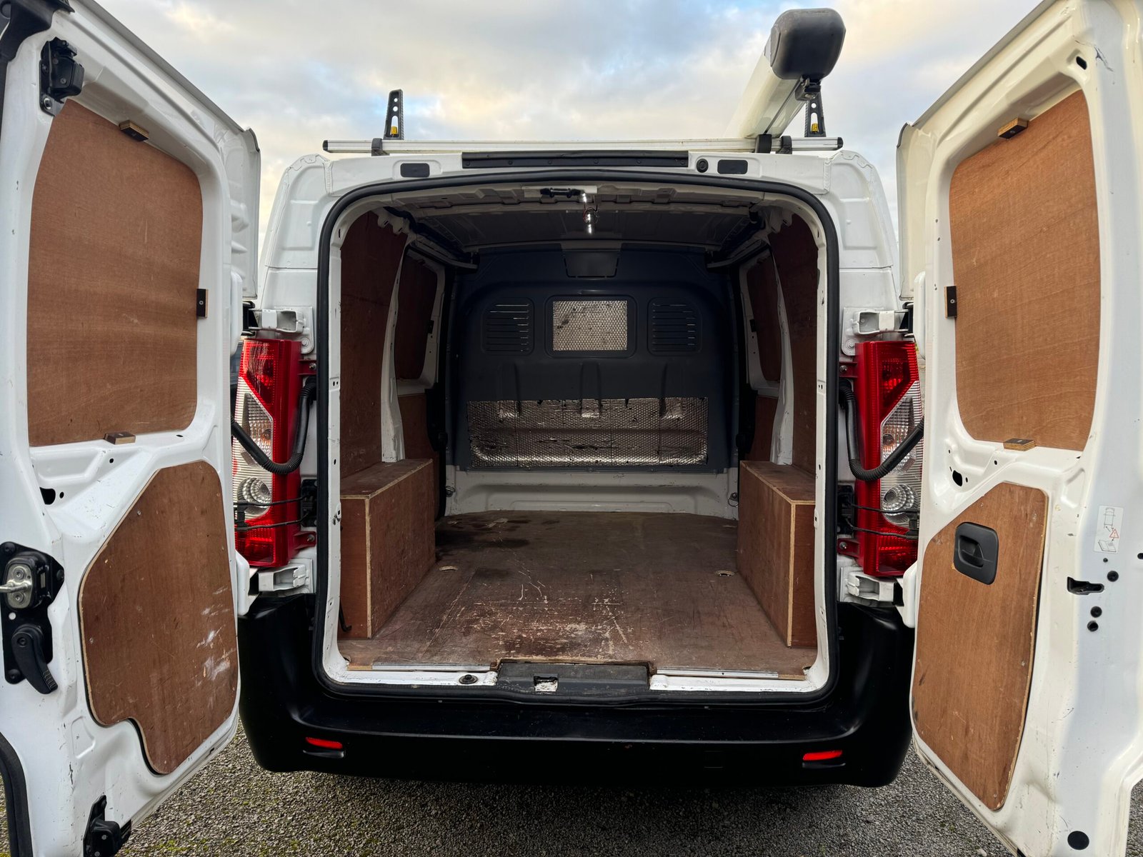 
								Peugeot Expert 1.6HDi 2014/64 58K Miles full									