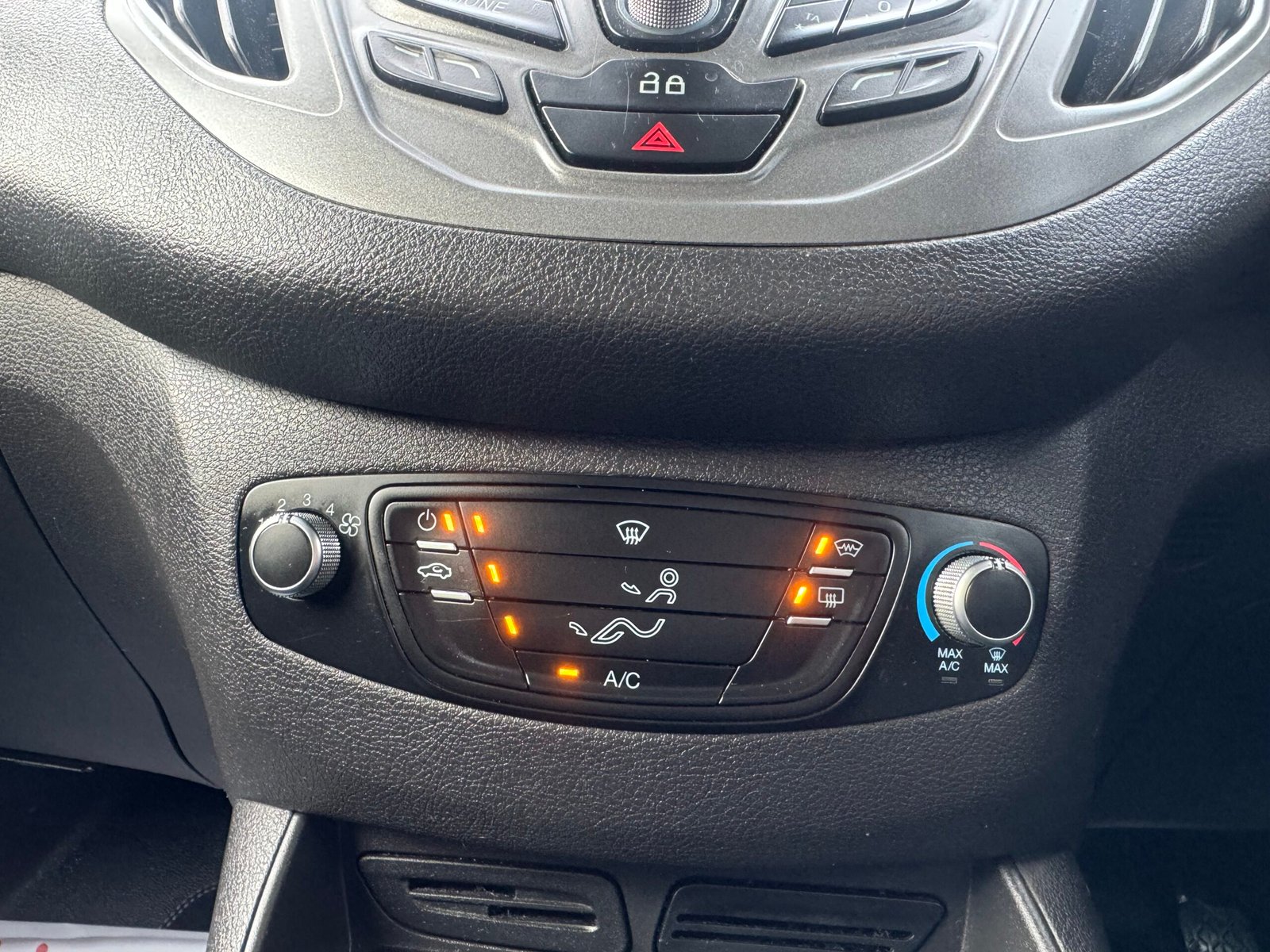 
								Ford Transit Courier Trend 1.5Tdci 2014 full									