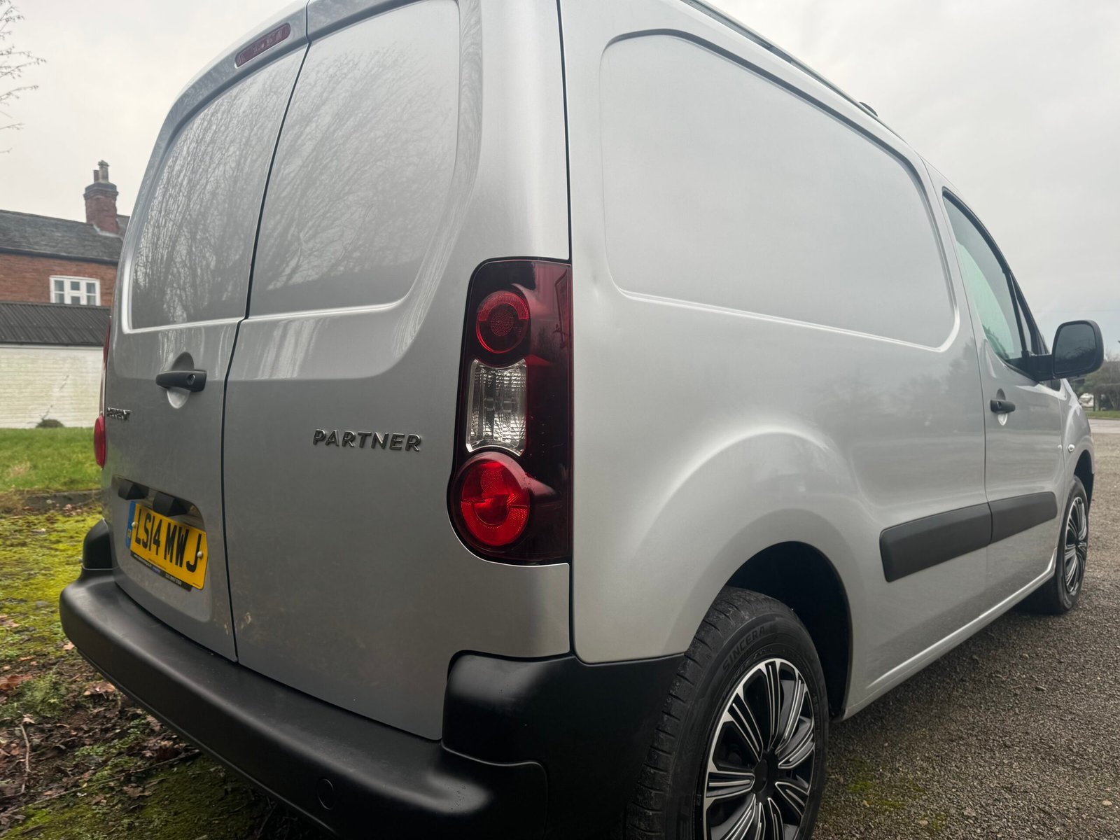 
								Peugeot Partner 1.6HDi Professional 2014 full									