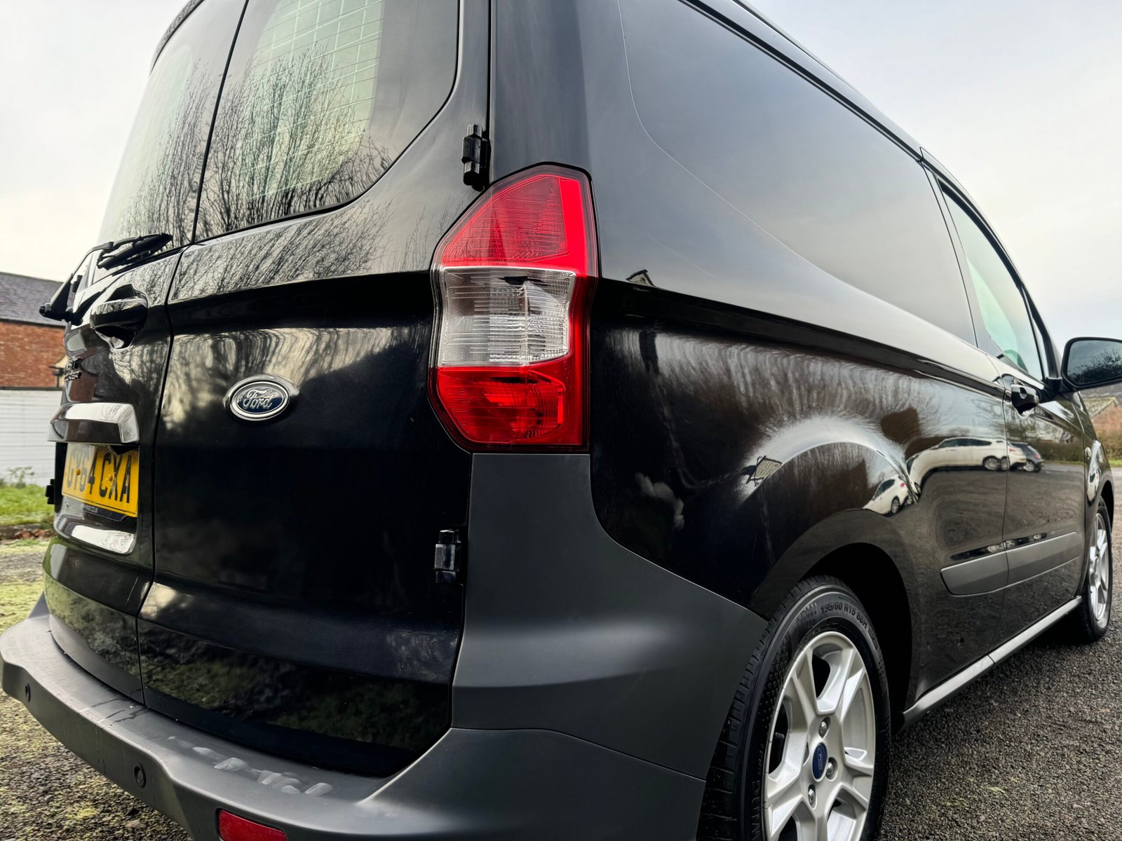 
								Ford Transit Courier Trend 1.5Tdci 2014 full									