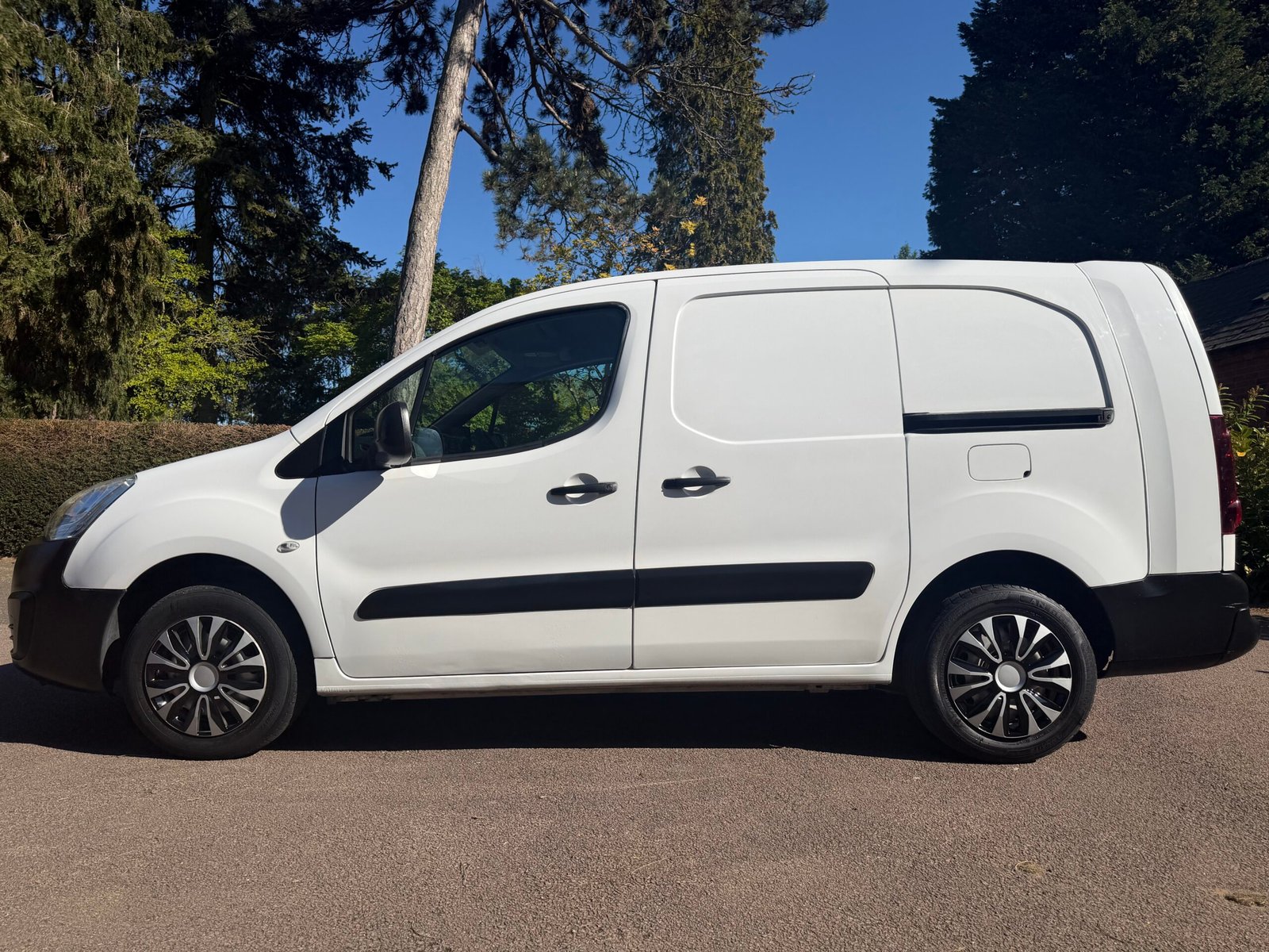 
								2017 Citroen Berlingo 1.6BlueHDi LX LWB L2 full									