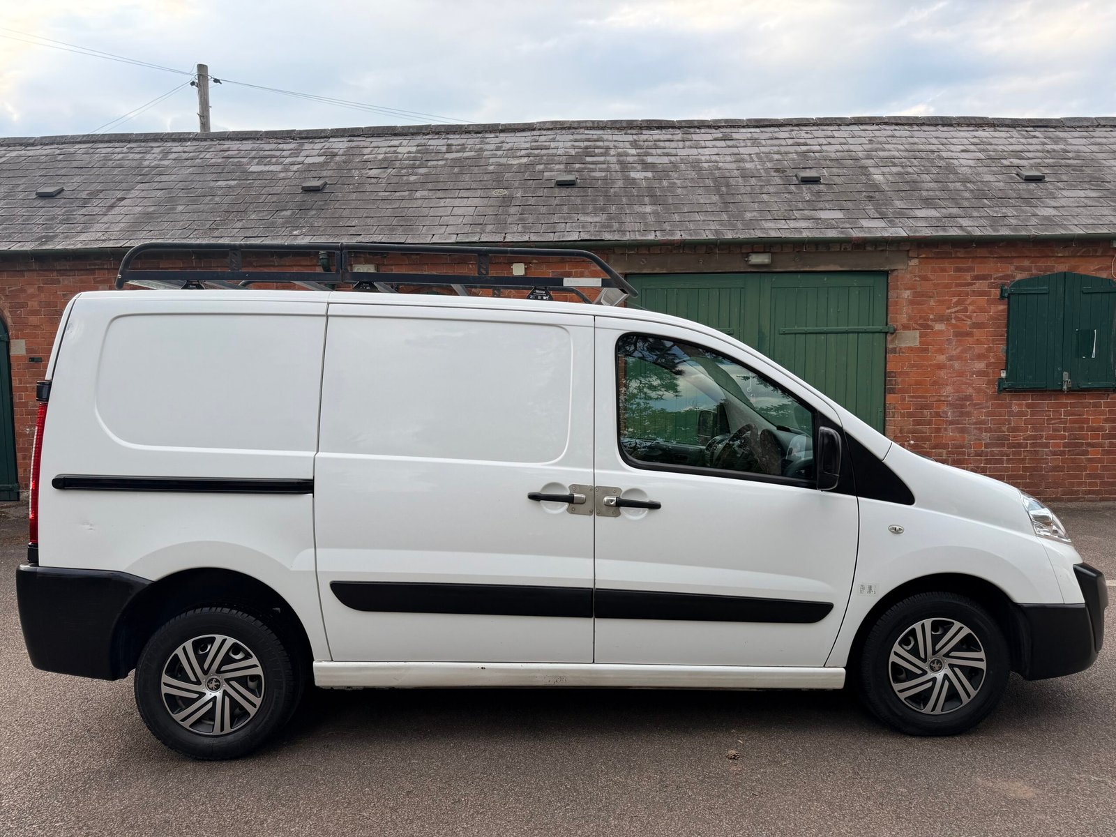 
								Peugeot Expert Professional 1.6HDi 67k full									