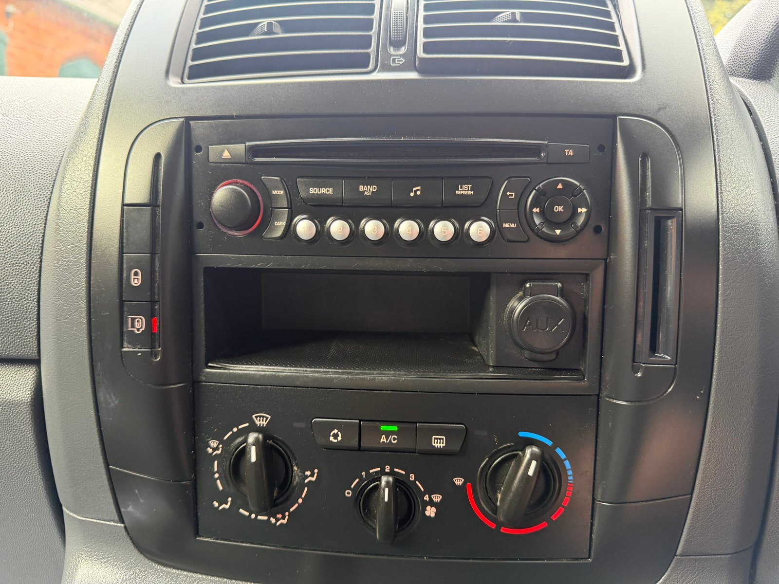 
								Peugeot Expert Professional 1.6HDi 67k full									